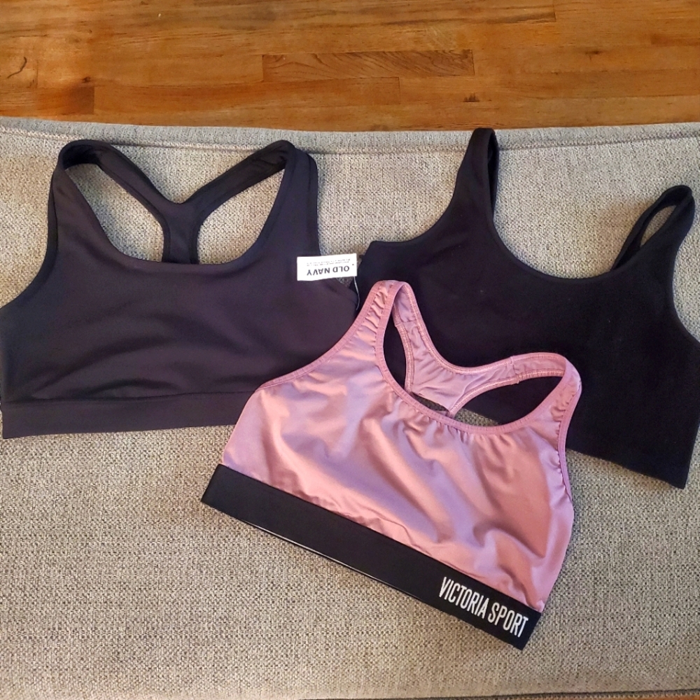 Sports bra lot